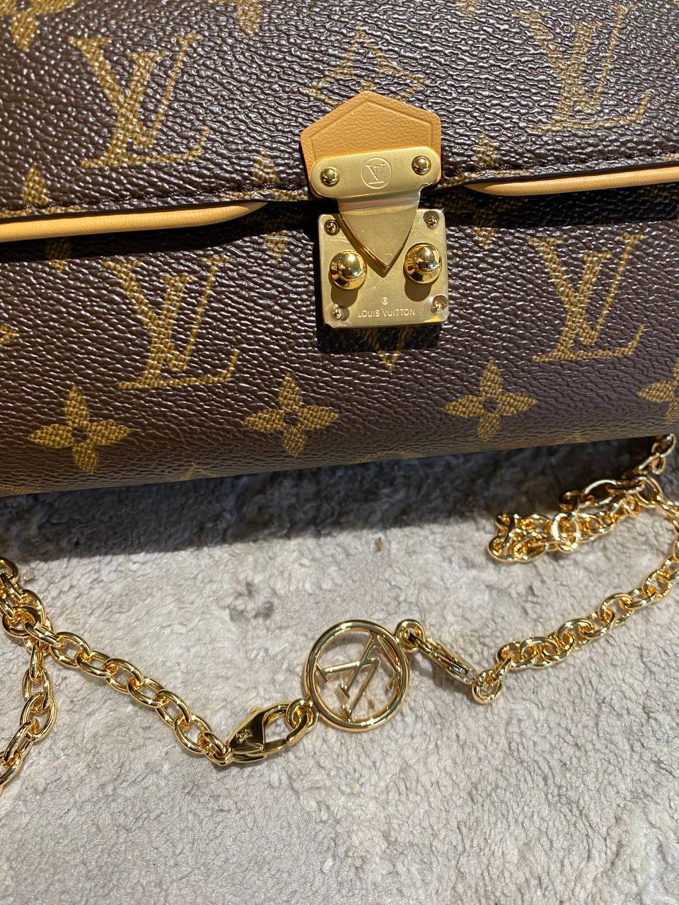 СУМКА LOUIS VUITTON детальное фото