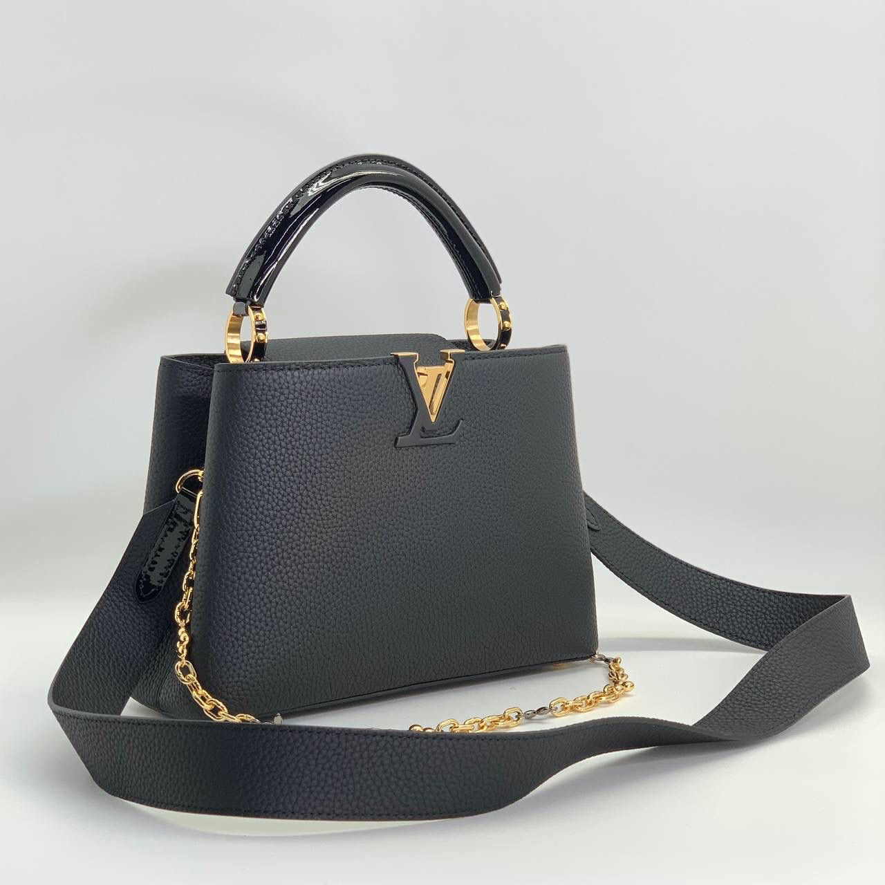 СУМКА LOUIS VUITTO CAPUCINES детальное фото