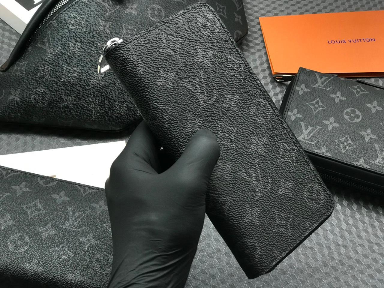 МУЖСКОЙ ПОРТМОНЕ LOUIS VUITTON детальное фото