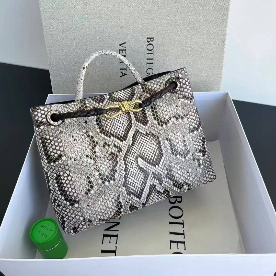 СУМКА BOTTEGA VENETA ANDIAMO SHOULDER BAG PYTHON детальное фото