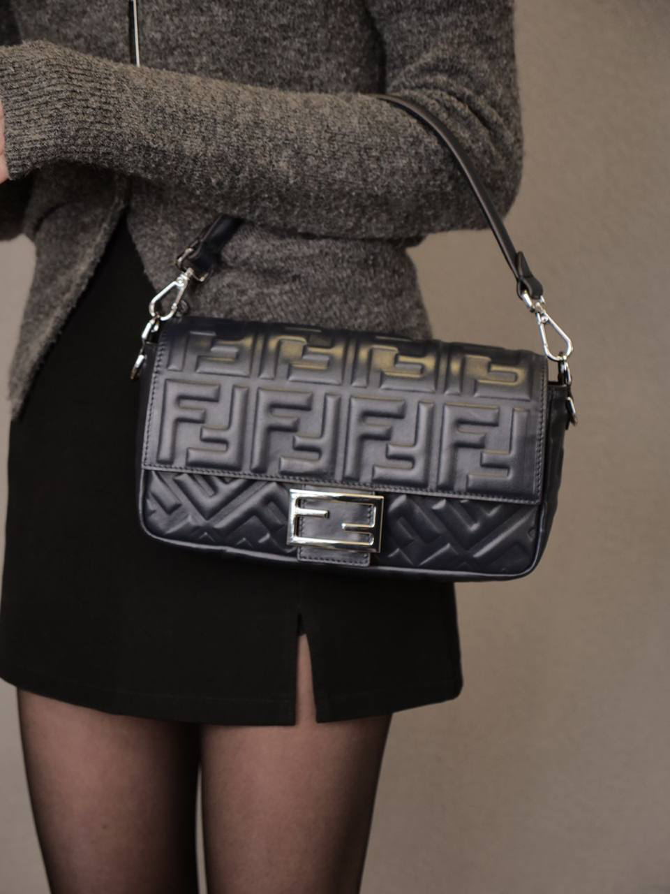 СУМКА FENDI BAGUETTE детальное фото