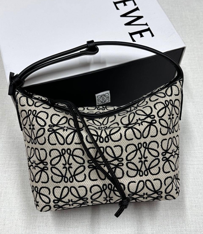 СУМКА LOEWE фото