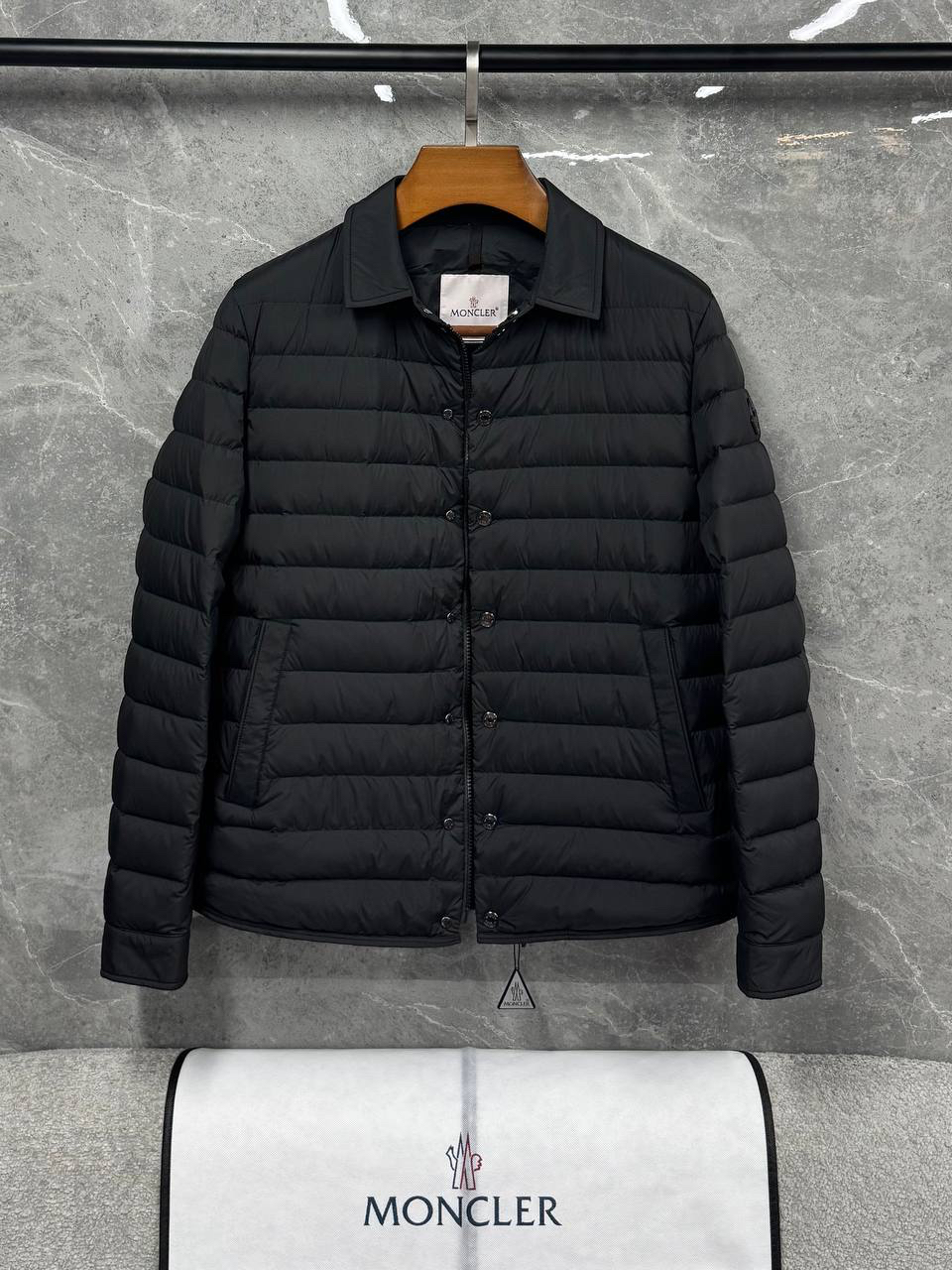 МУЖСКАЯ КУРТКА MONCLER детальное фото
