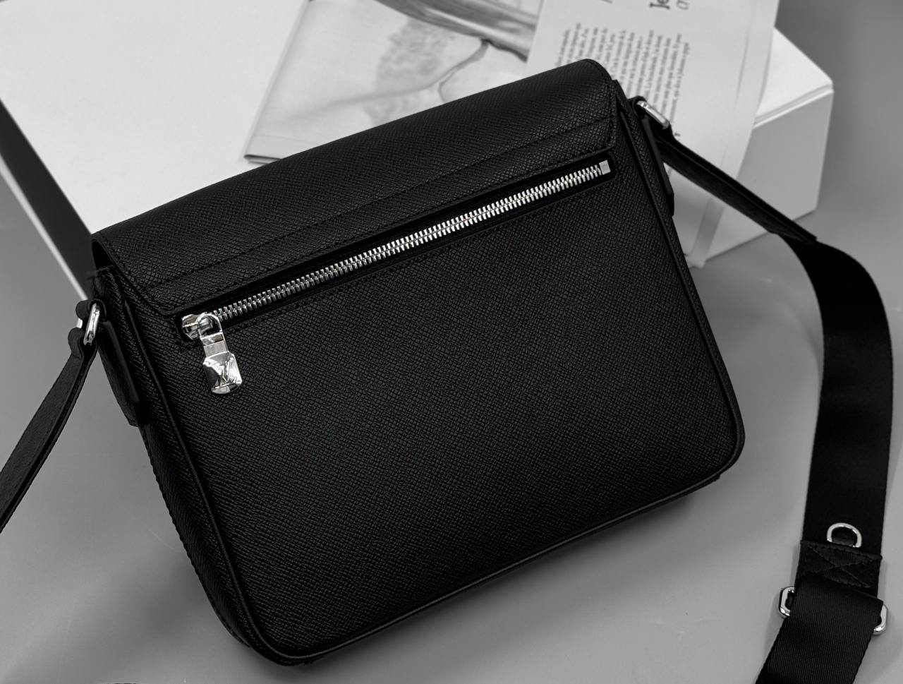 МУЖСКАЯ СУМКА МЕССЕНДЖЕР LOUIS VUITTON детальное фото