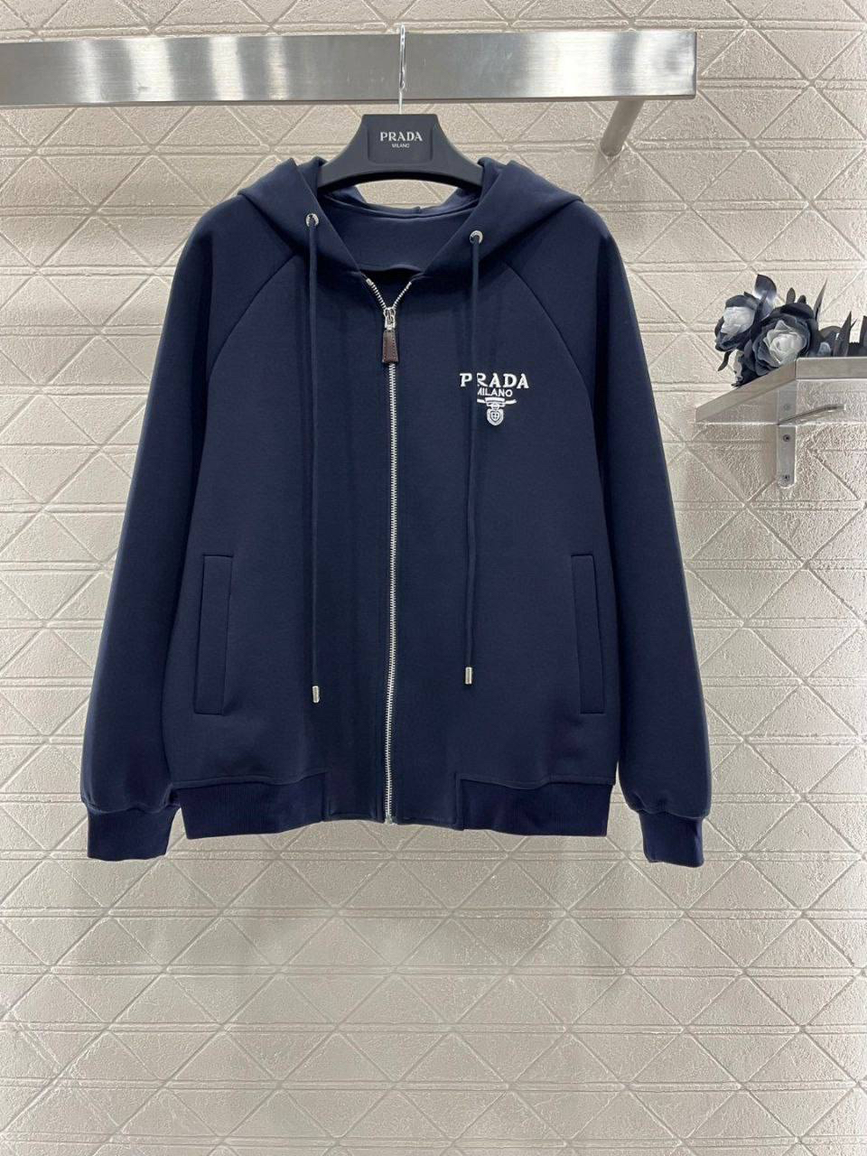 КОСТЮМ PRADA детальное фото