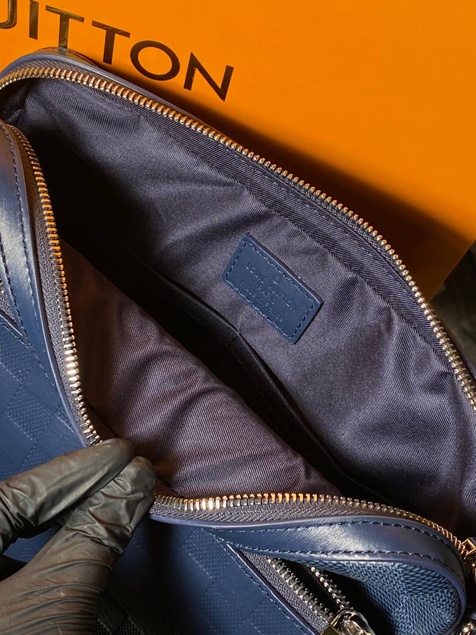 МУЖСКАЯ СУМКА МЕССЕНДЖЕР LOUIS VUITTON детальное фото