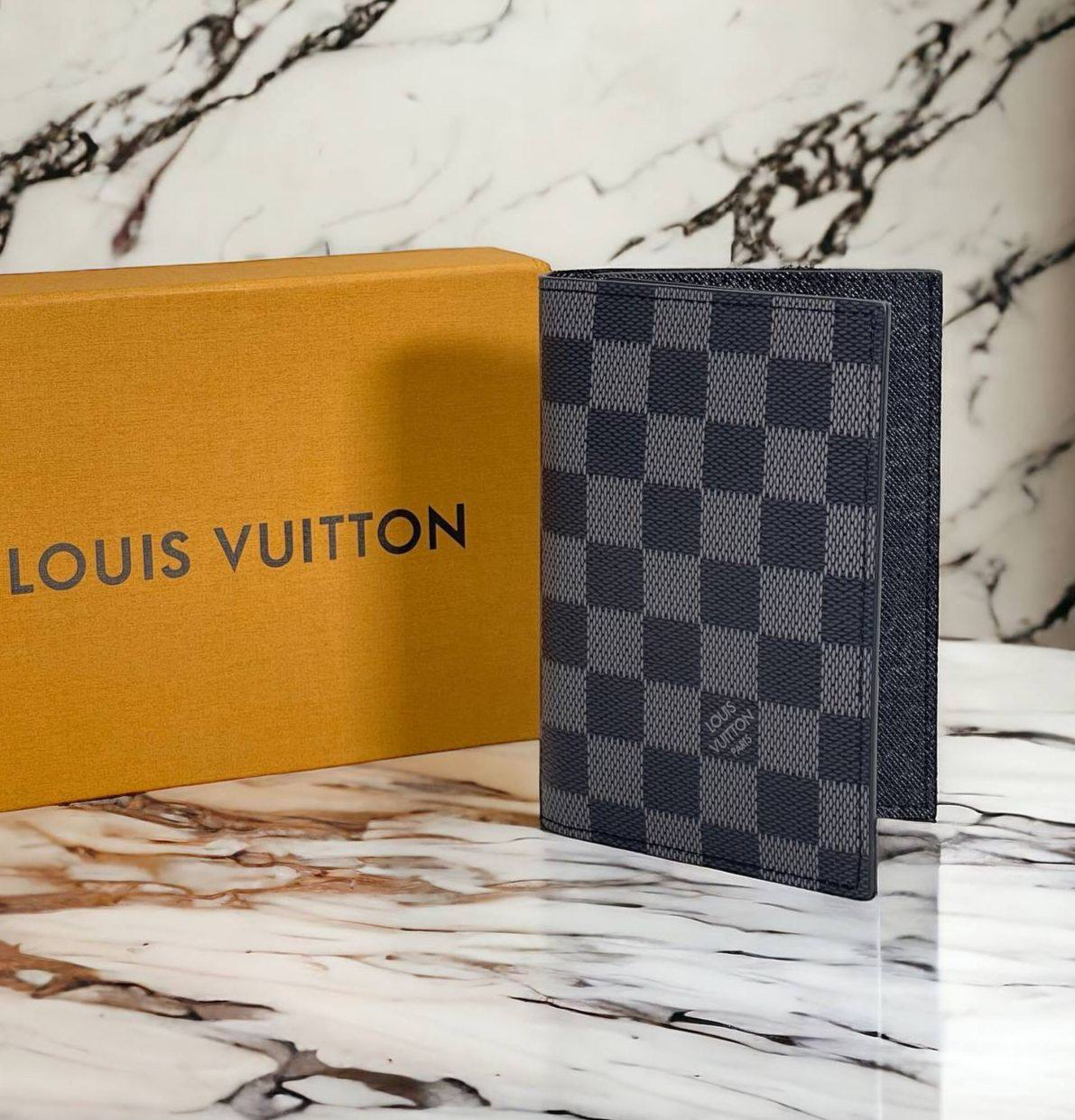 ОБЛОЖКА НА ПАСПОРТ LOUIS VUITTON детальное фото