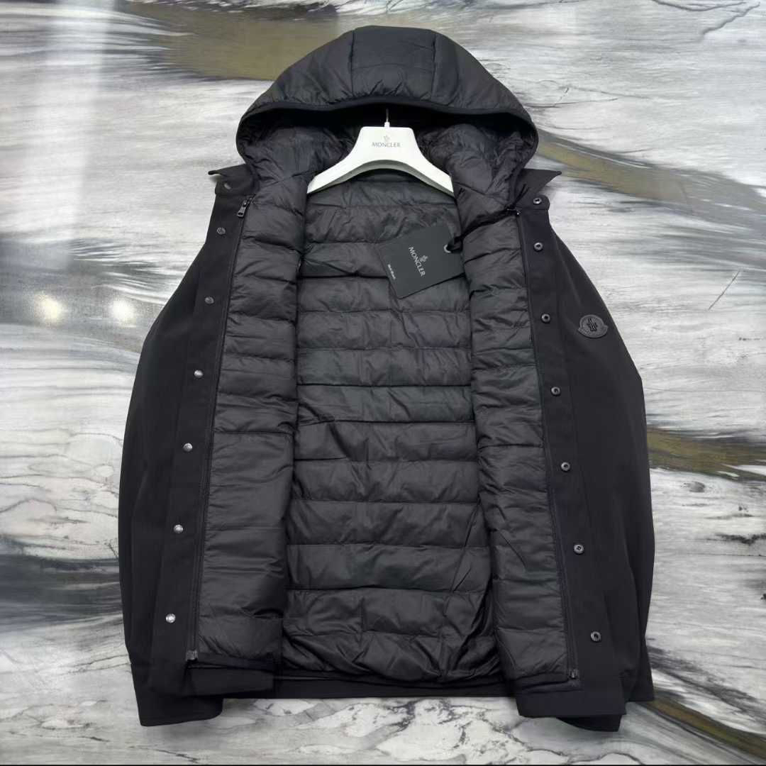 МУЖСКАЯ КУРТКА MONCLER детальное фото