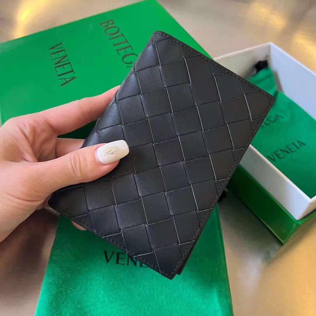 МУЖСКАЯ ОБЛОЖКА НА ПАСПОРТ BOTTEGA VENETA детальное фото