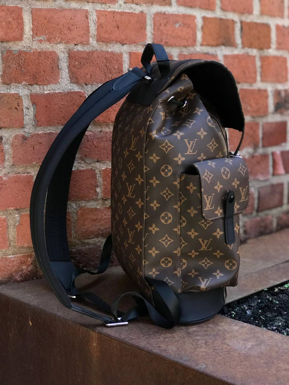 МУЖСКОЙ РЮКЗАК LOUIS VUITTON детальное фото