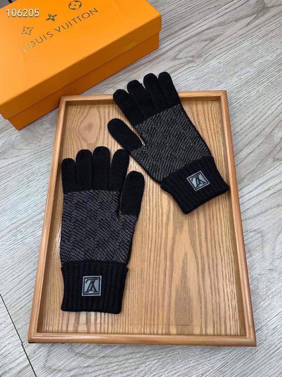 ПЕРЧАТКИ LOUIS VUITTON детальное фото
