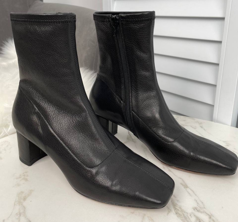 БОТИЛЬОНЫ BY FAR фото