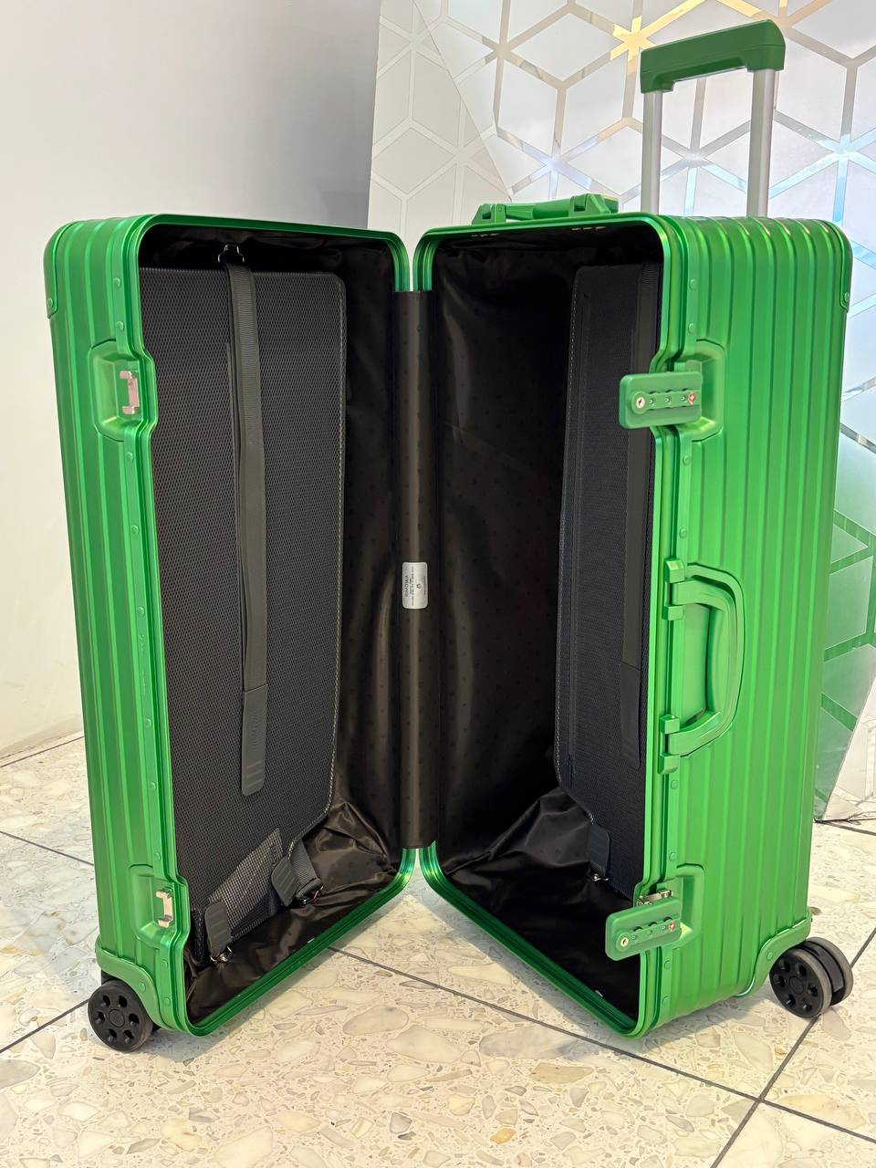 ЧЕМОДАН RIMOWA детальное фото