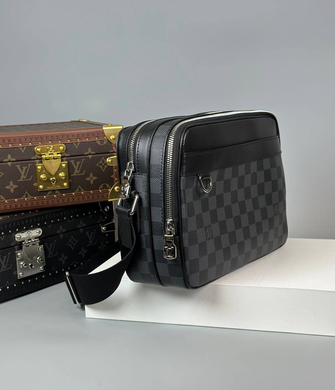 МУЖСКАЯ СУМКА МЕССЕНДЖЕР LOUIS VUITTON детальное фото