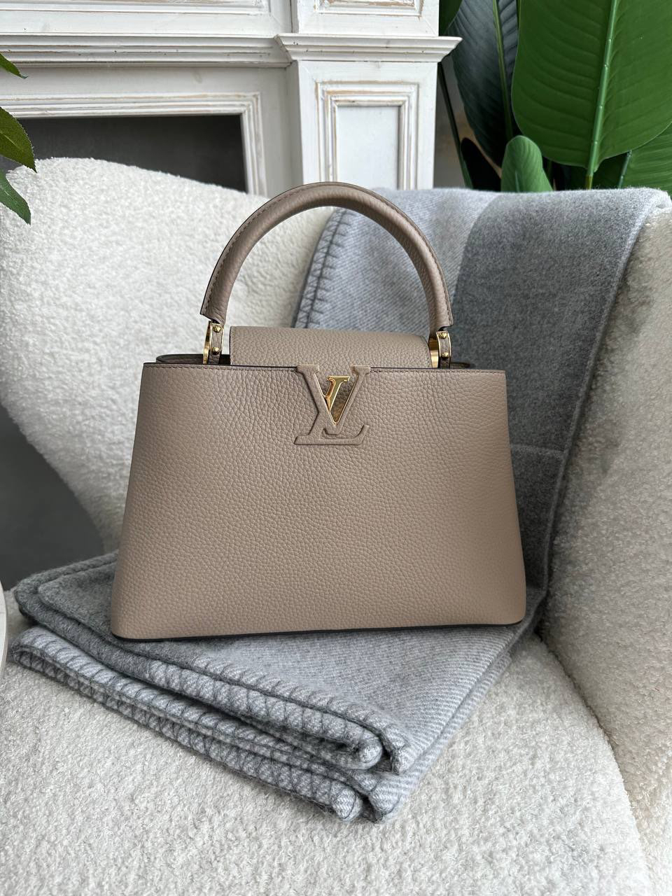 СУМКА LOUIS VUITTON CAPUCINES детальное фото