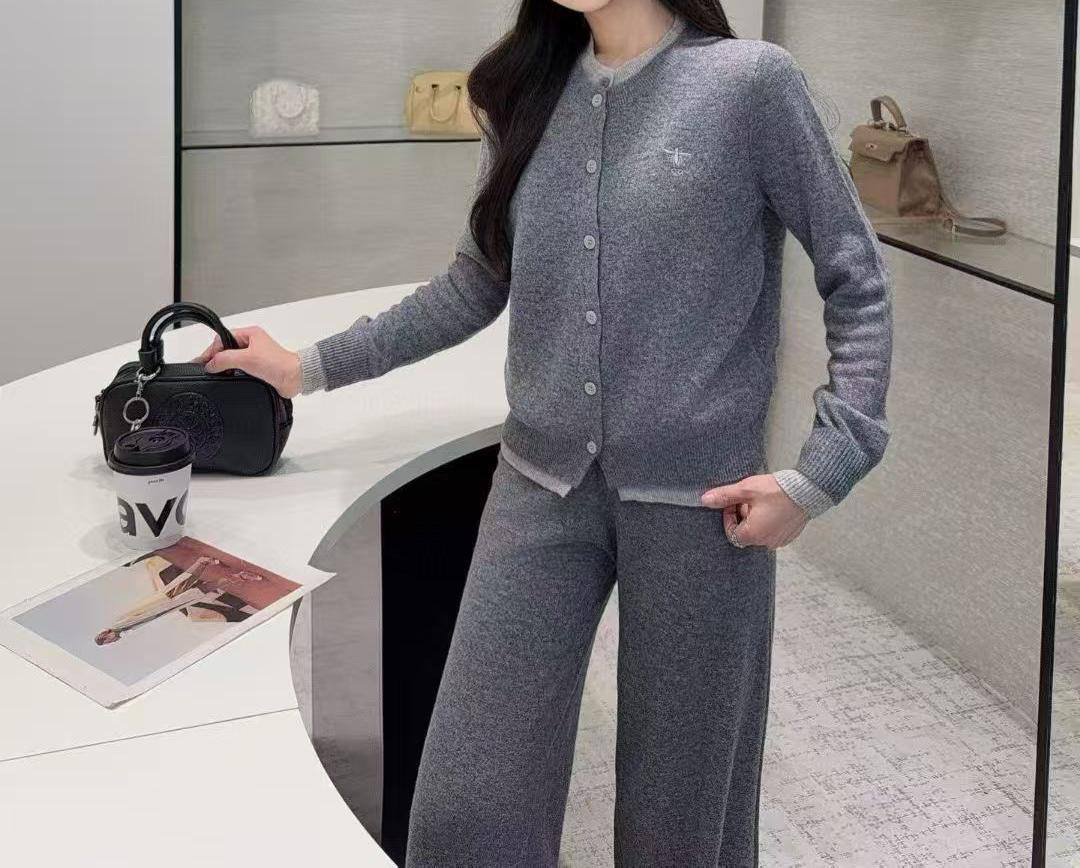 КОСТЮМ CHRISTIAN DIOR детальное фото