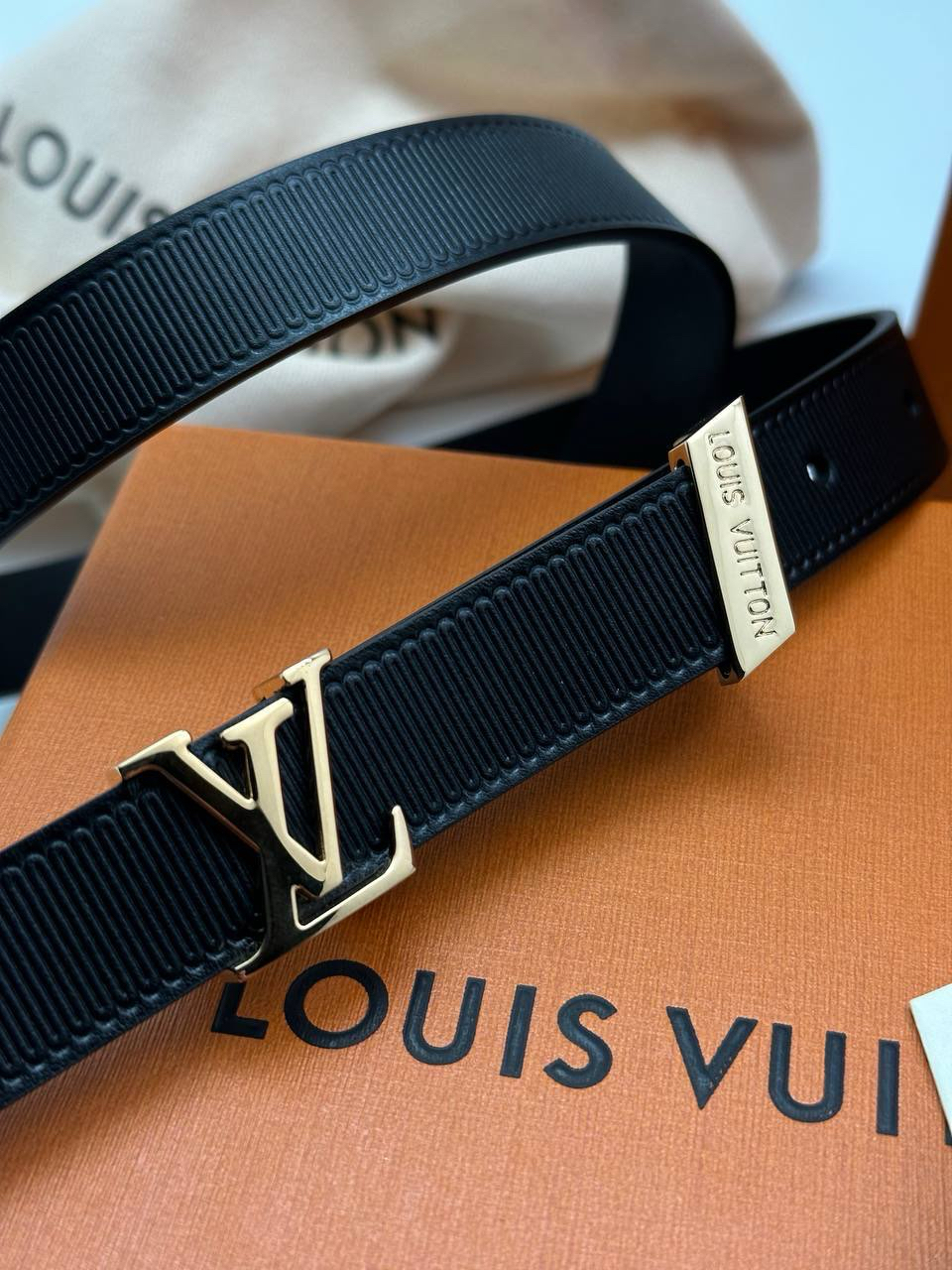 ЖЕНСКИЙ РЕМЕНЬ LOUIS VUITTON детальное фото