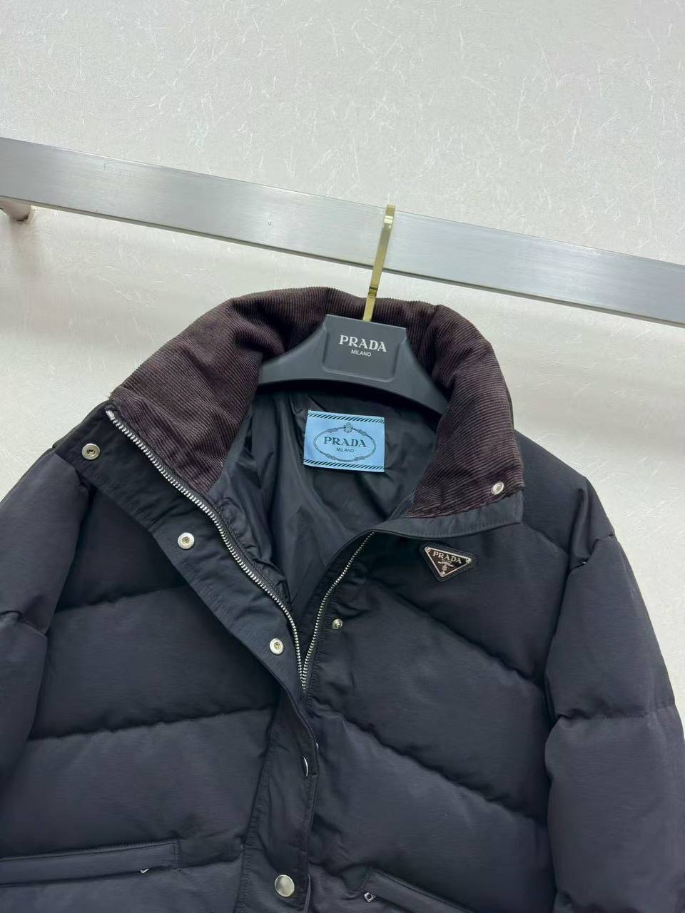ПУХОВИК PRADA детальное фото