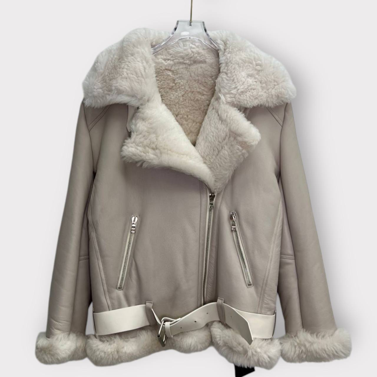 ДУБЛЕНКА PRADA детальное фото