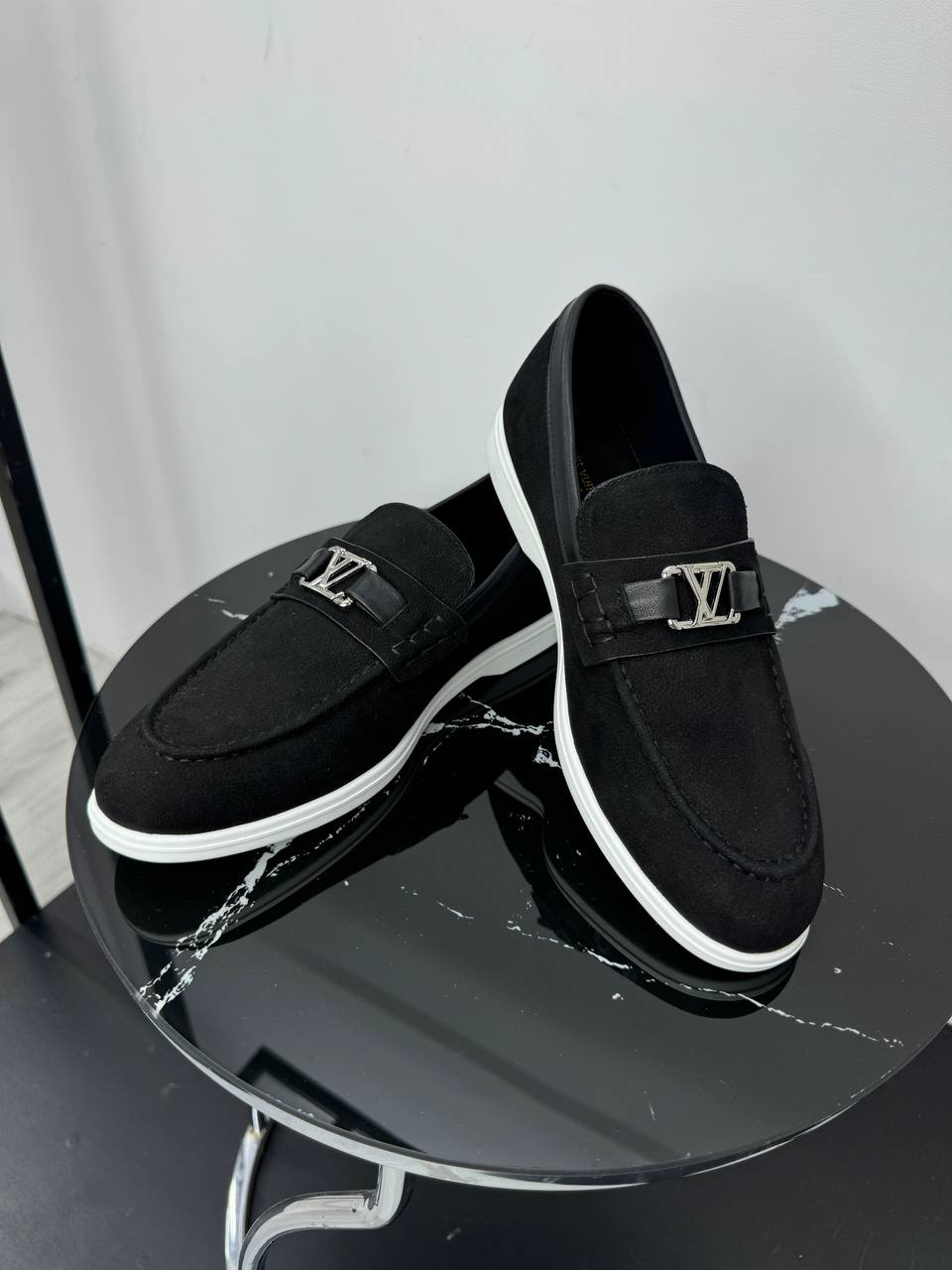 МУЖСКИЕ ЛОФЕРЫ LOUIS VUITTON детальное фото