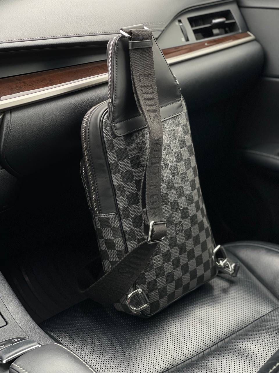 МУЖСКАЯ СУМКА СЛИНГ LOUIS VUITTON детальное фото