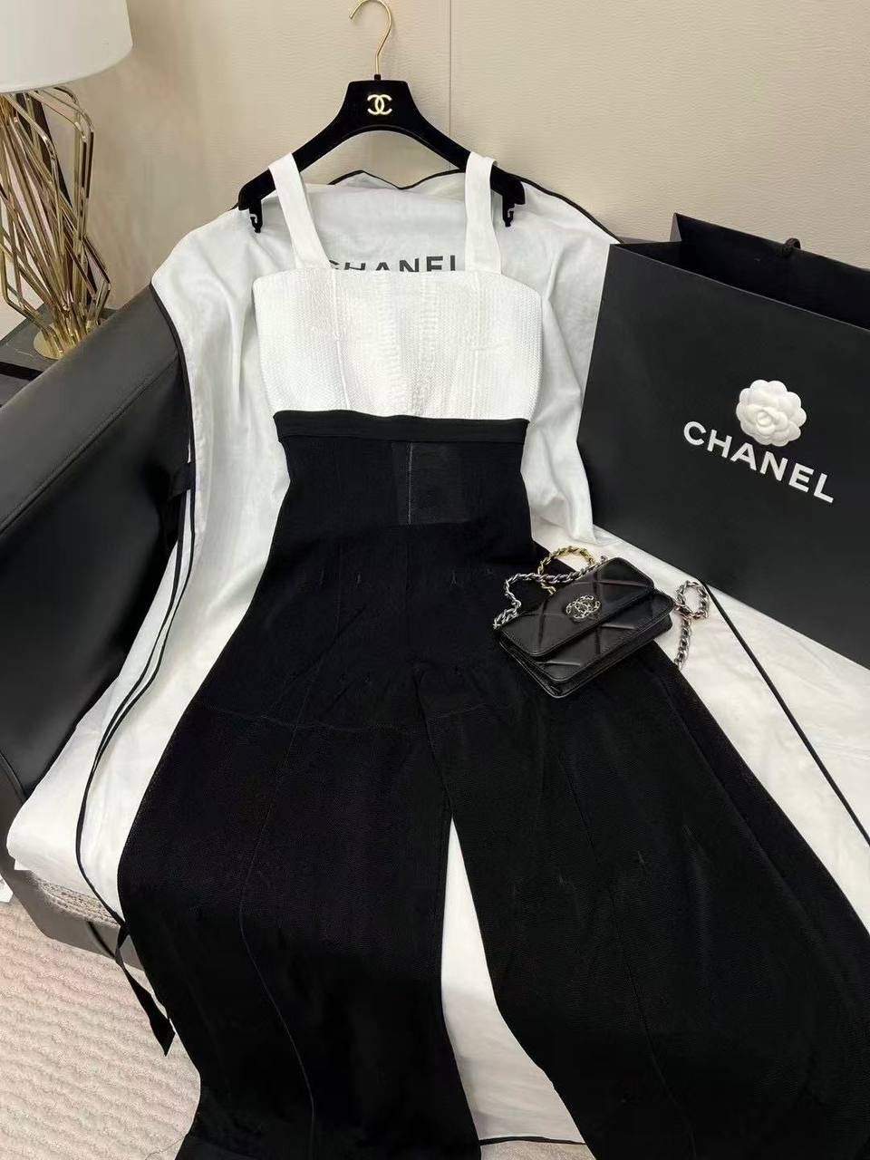 КОМБИНЕЗОН CHANEL детальное фото