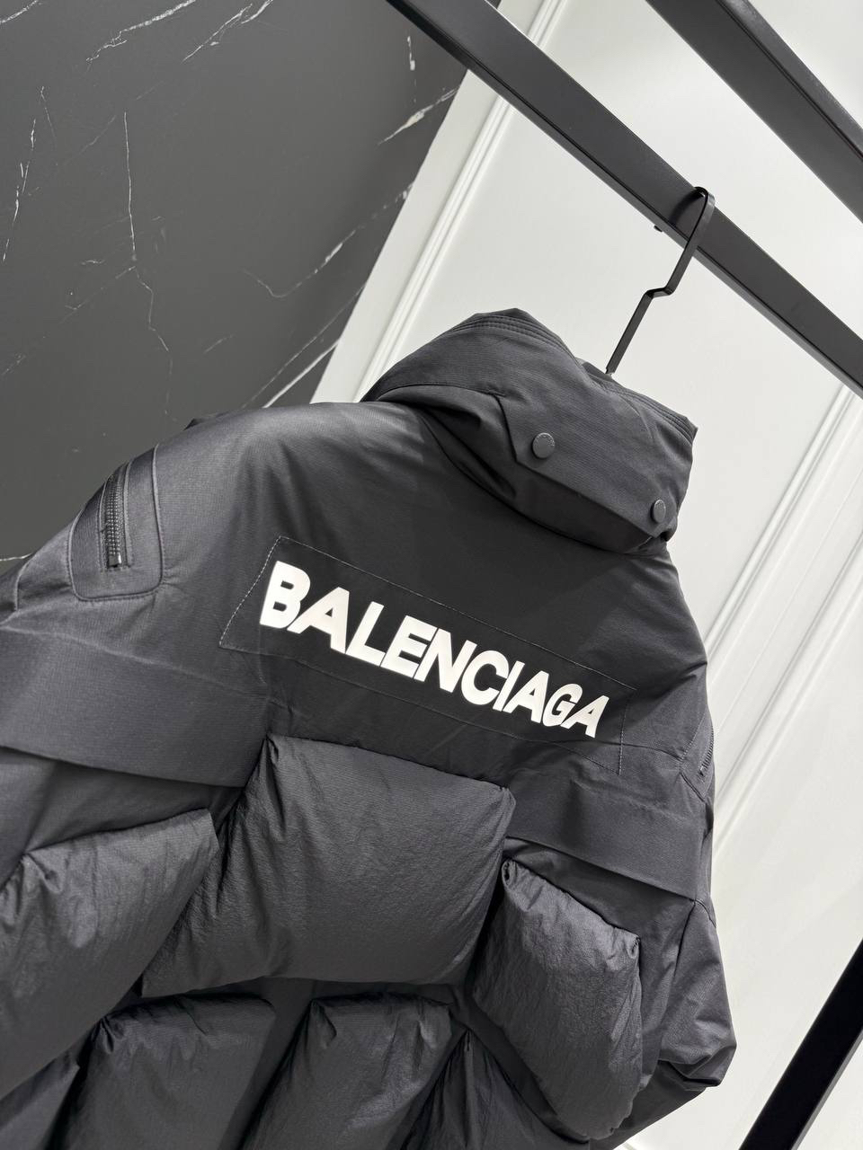 МУЖСКОЙ ПУХОВИК BALENCIAGA детальное фото