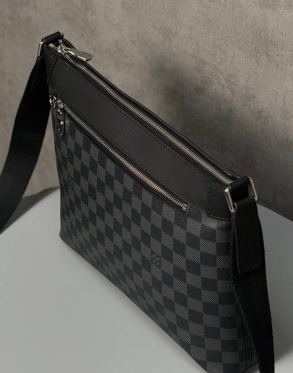 МУЖСКАЯ СУМКА МЕССЕНДЖЕР LOUIS VUITTON детальное фото