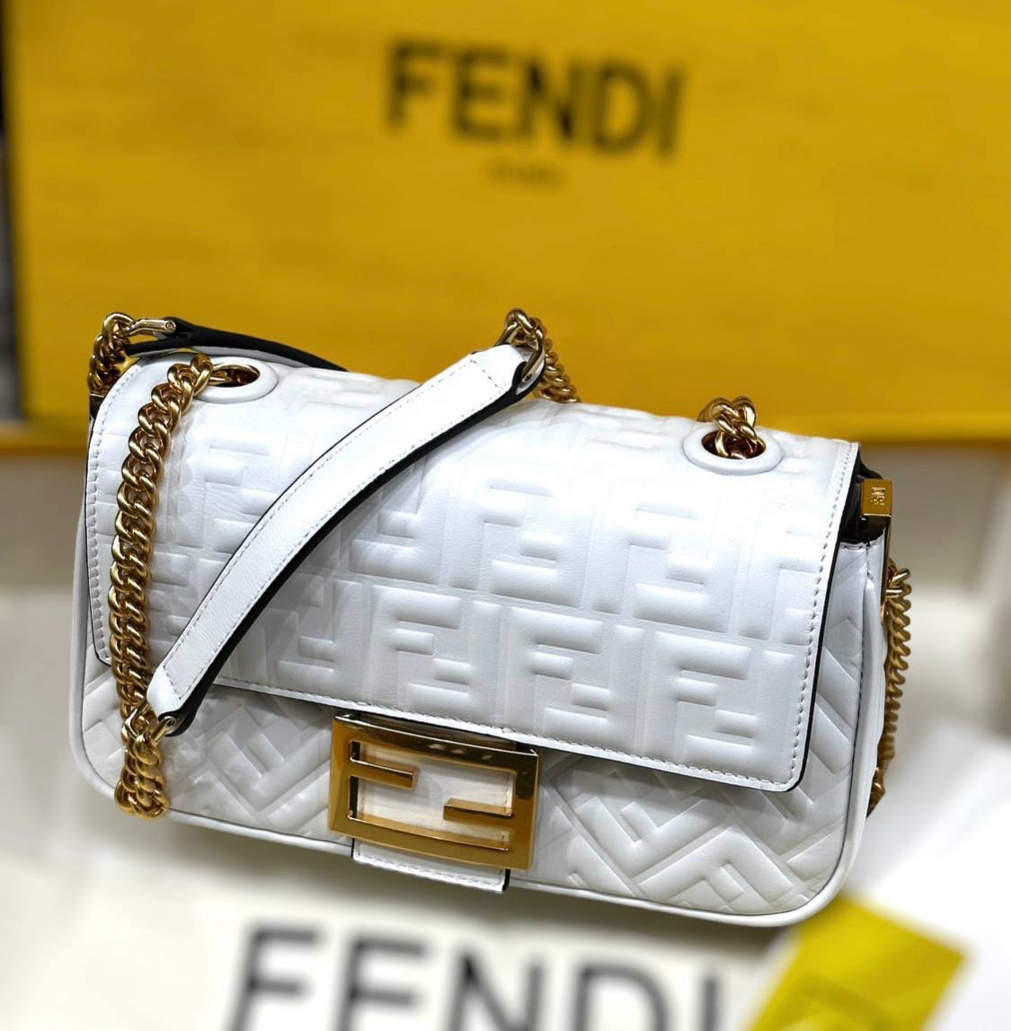 СУМКА FENDI BAGUETTE детальное фото