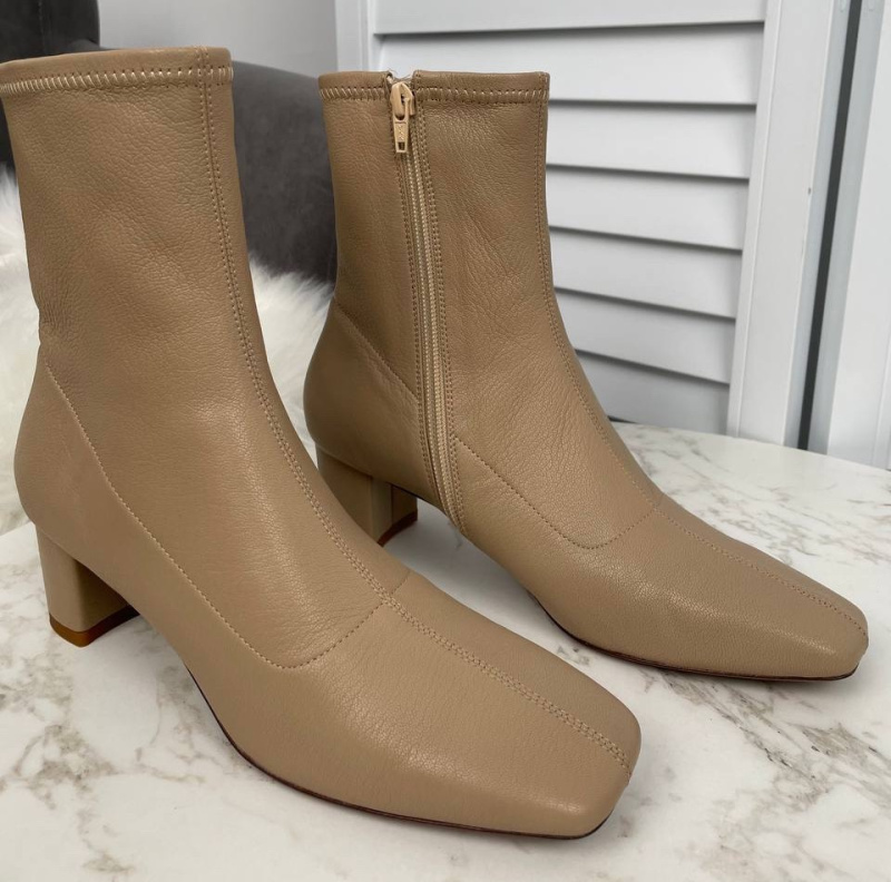 БОТИЛЬОНЫ BY FAR фото