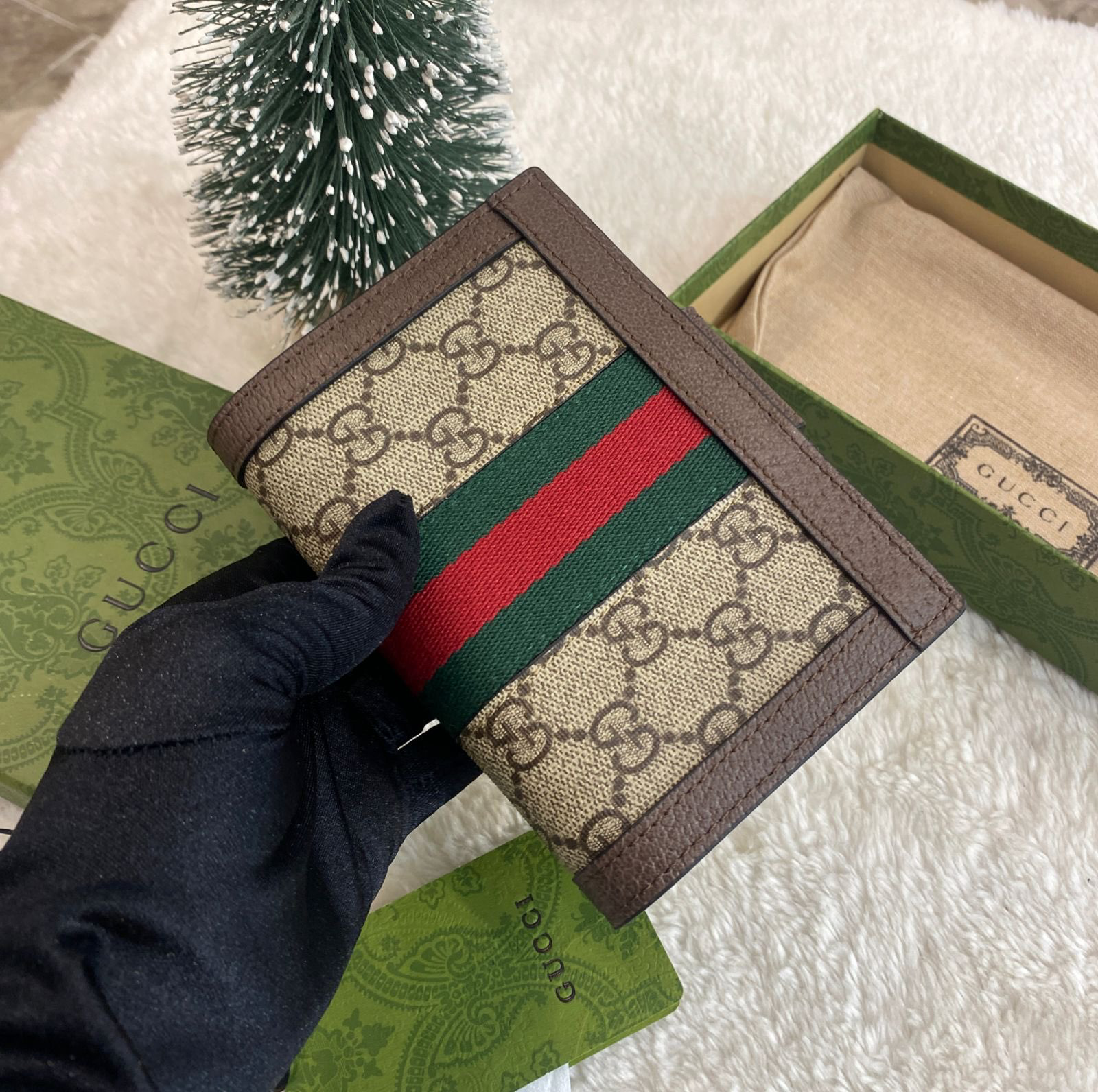 ОБЛОЖКА НА ПАСПОРТ GUCCI детальное фото