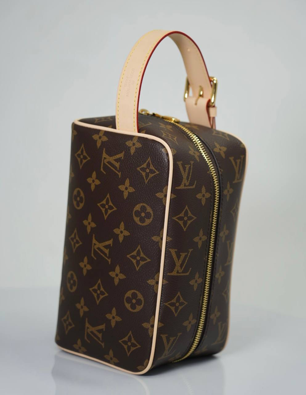МУЖСКОЙ НЕСЕССЕР КОСМЕТИЧКА LOUIS VUITTON детальное фото
