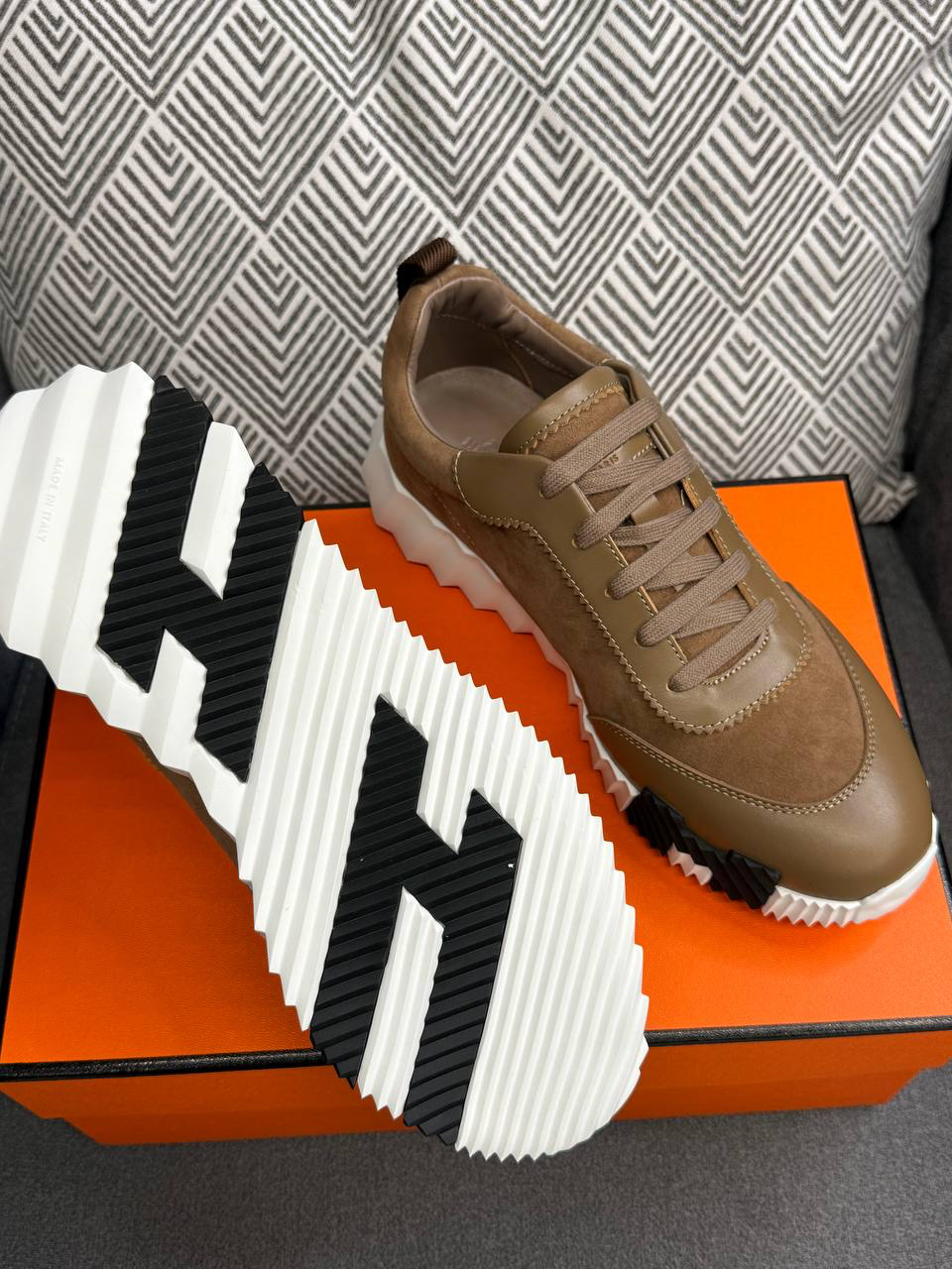 МУЖСКИЕ КРОССОВКИ HERMES детальное фото