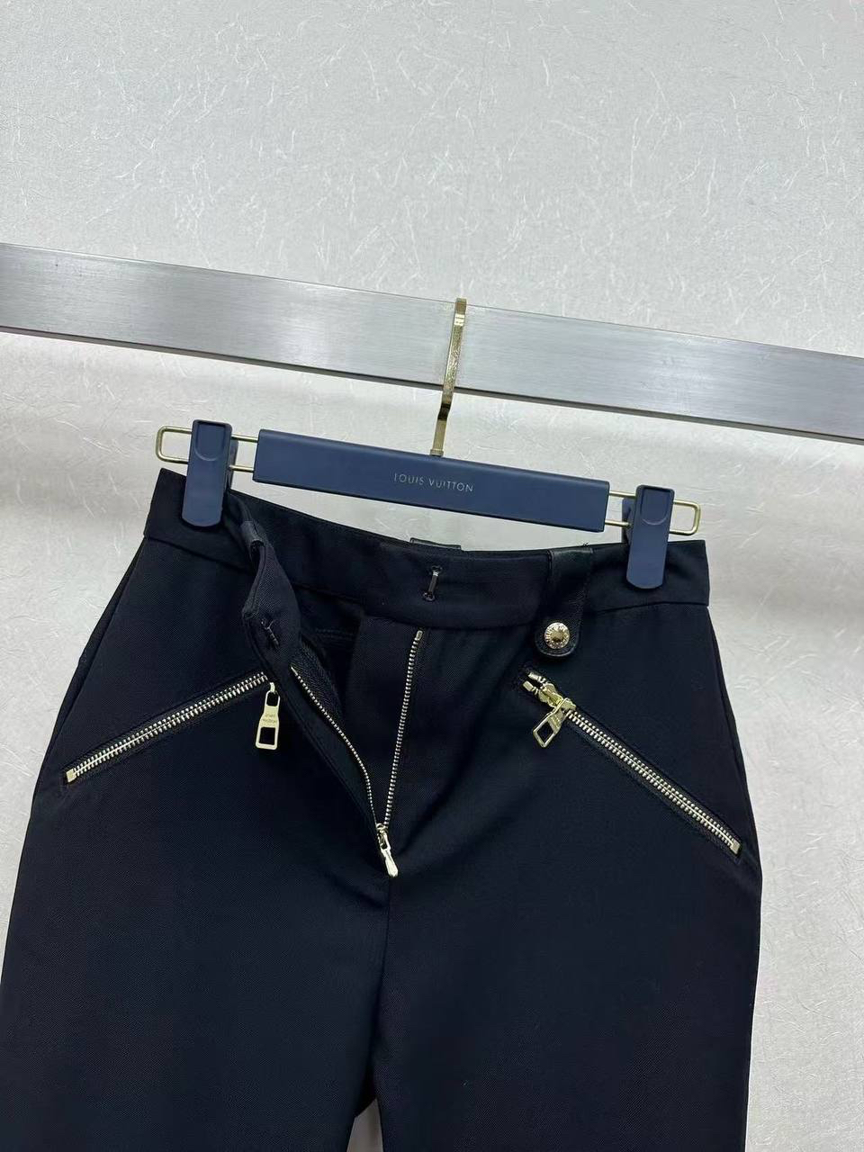 БРЮКИ LOUIS VUITTON детальное фото