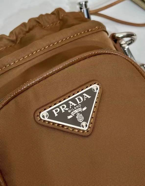 МУЖСКАЯ СУМКА МЕССЕНДЖЕР PRADA детальное фото