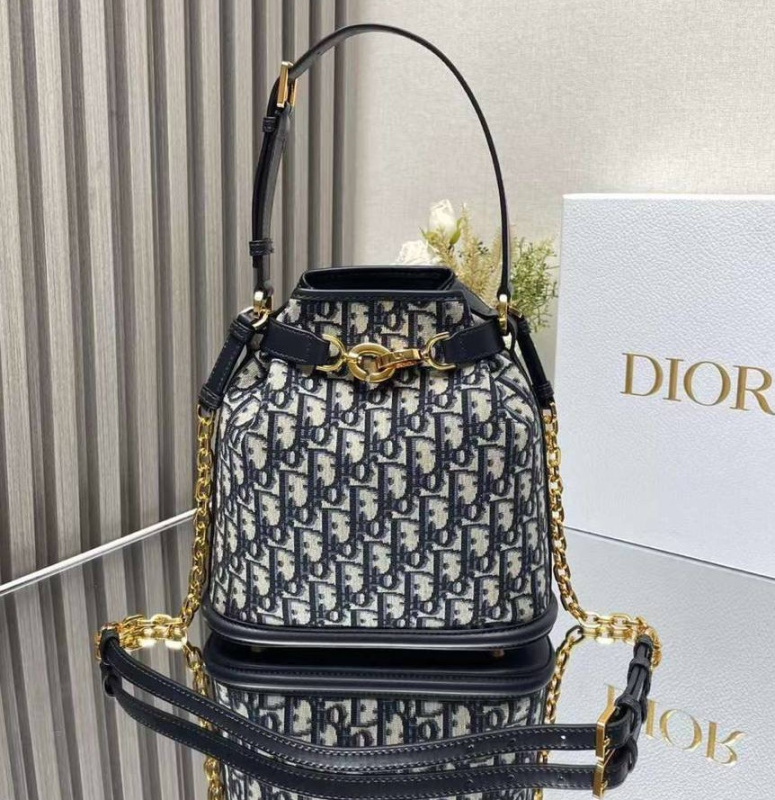 СУМКА CHRISTIAN DIOR фото