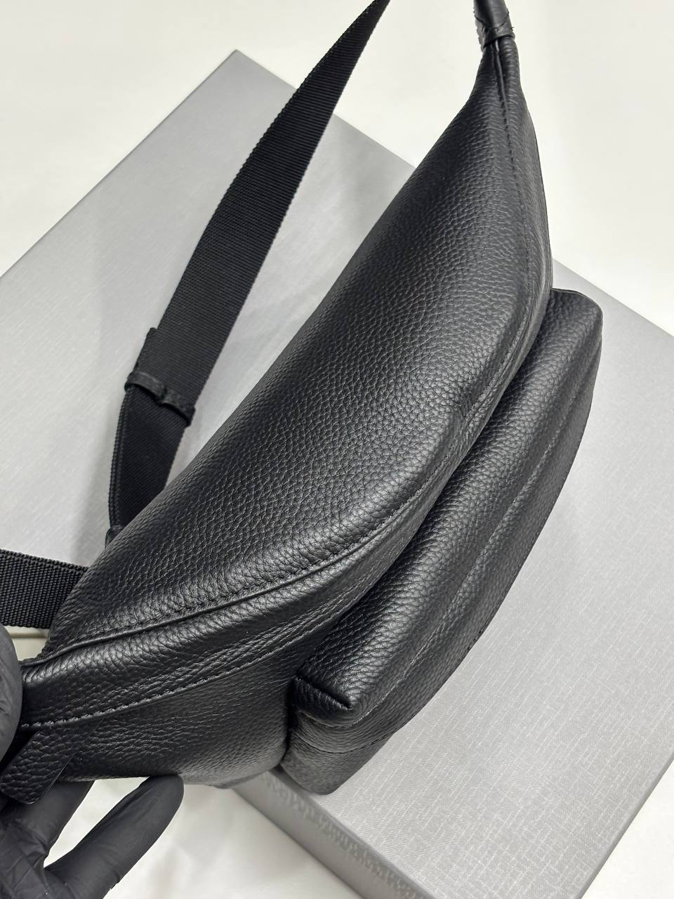МУЖСКАЯ СУМКА СЛИНГ BALENCIAGA детальное фото