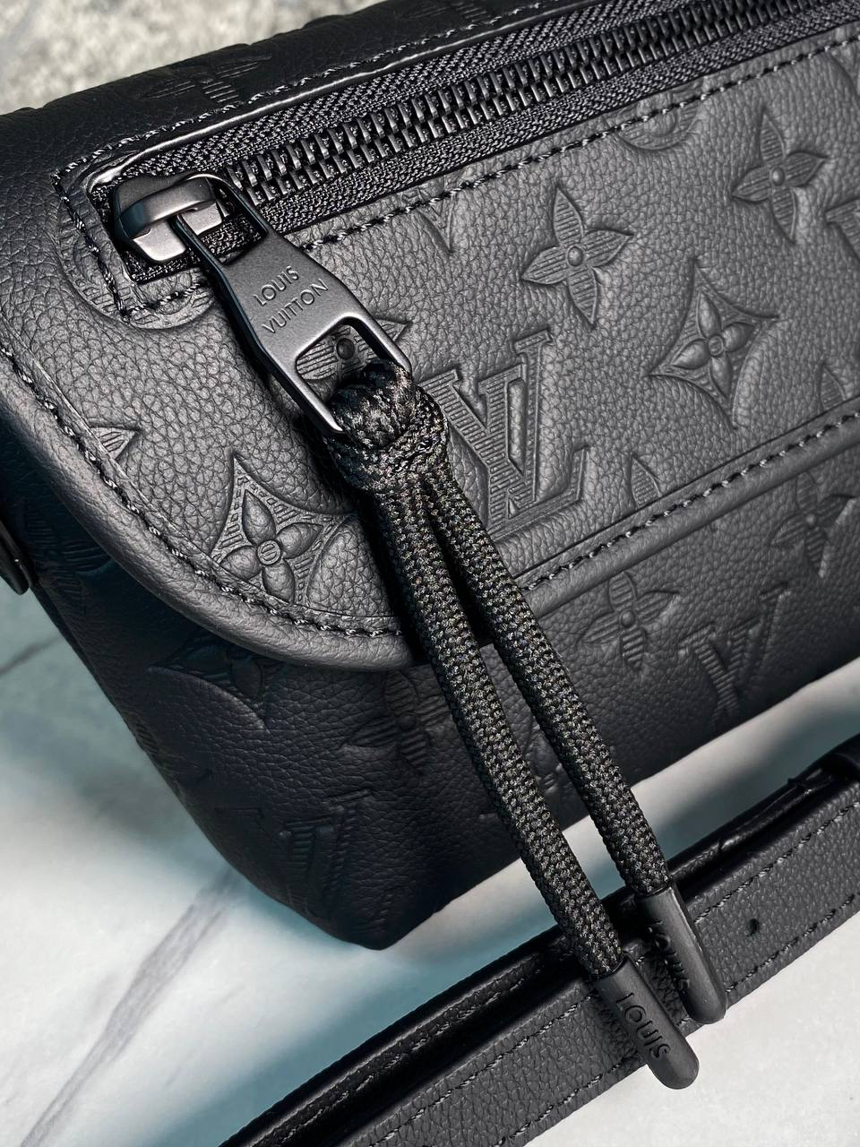 МУЖСКАЯ СУМКА МЕССЕНДЖЕР LOUIS VUITTON детальное фото