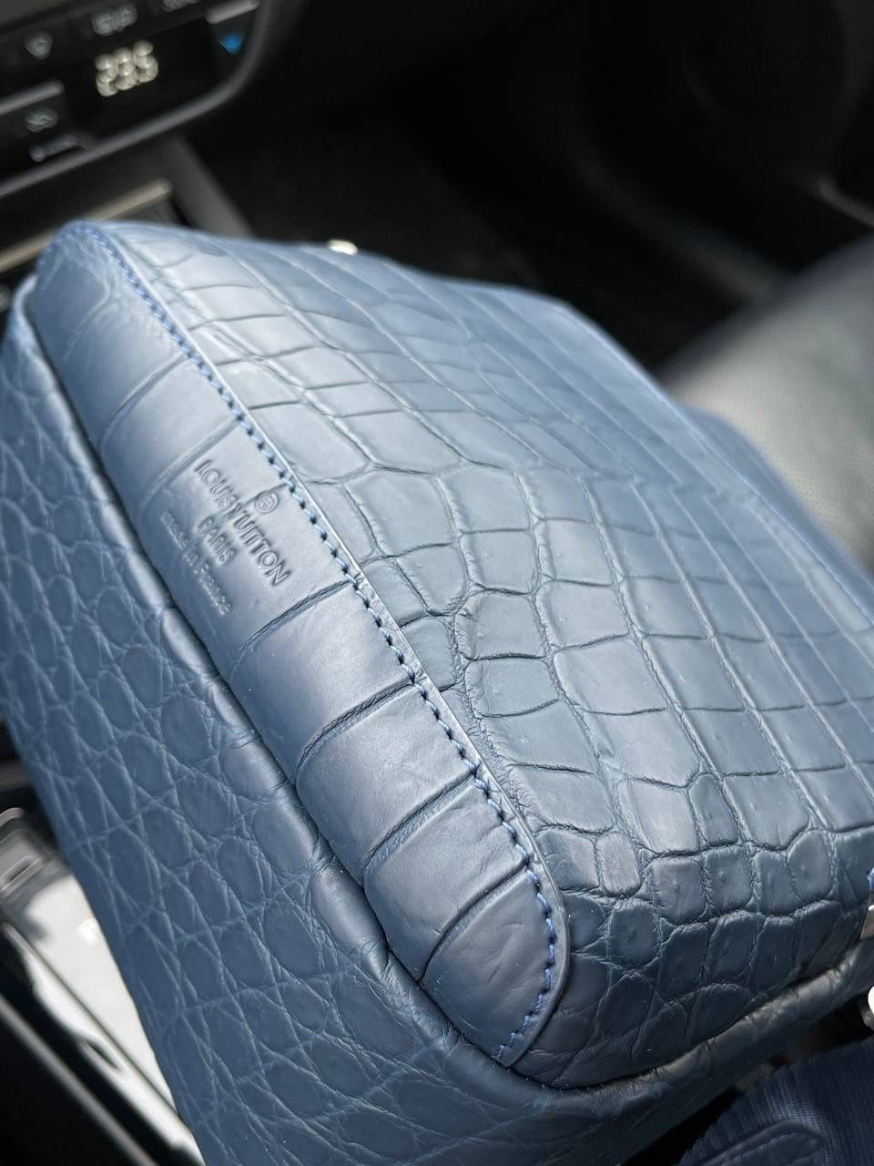 МУЖСКАЯ СУМКА СЛИНГ LOUIS VUITTON детальное фото