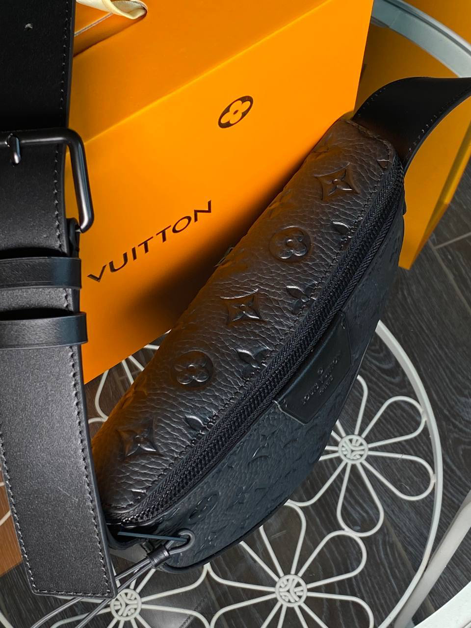 МУЖСКАЯ СУМКА МЕССЕНДЖЕР LOUIS VUITTON детальное фото