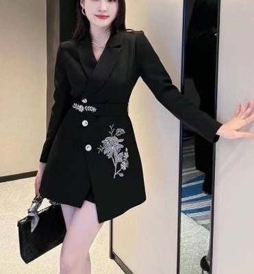 КОСТЮМ CHRISTIAN DIOR фото