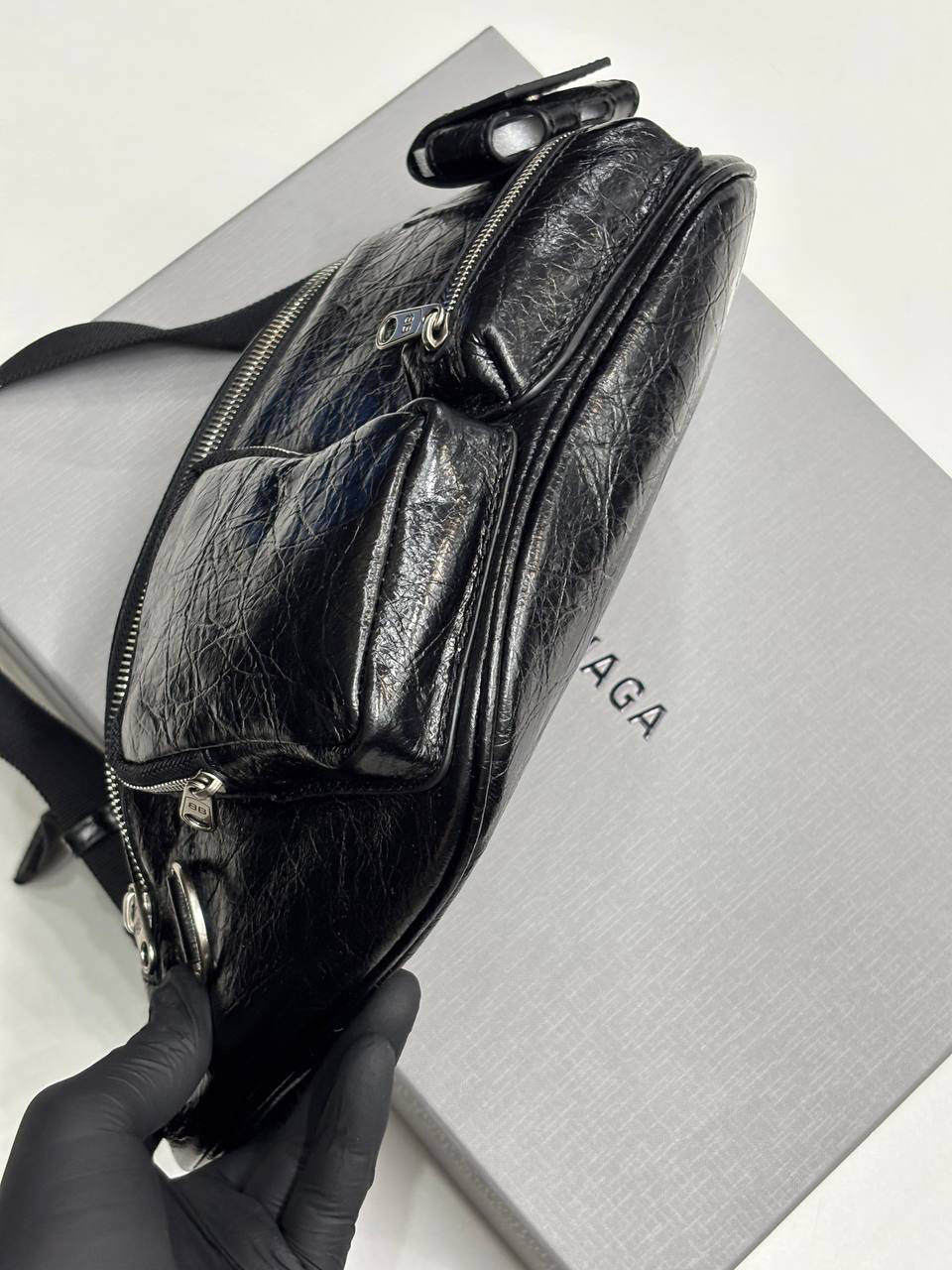 МУЖСКАЯ СУМКА СЛИНГ BALENCIAGA детальное фото