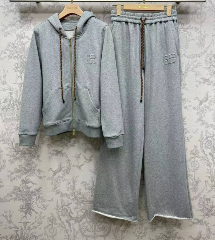 КОСТЮМ MIU MIU фото