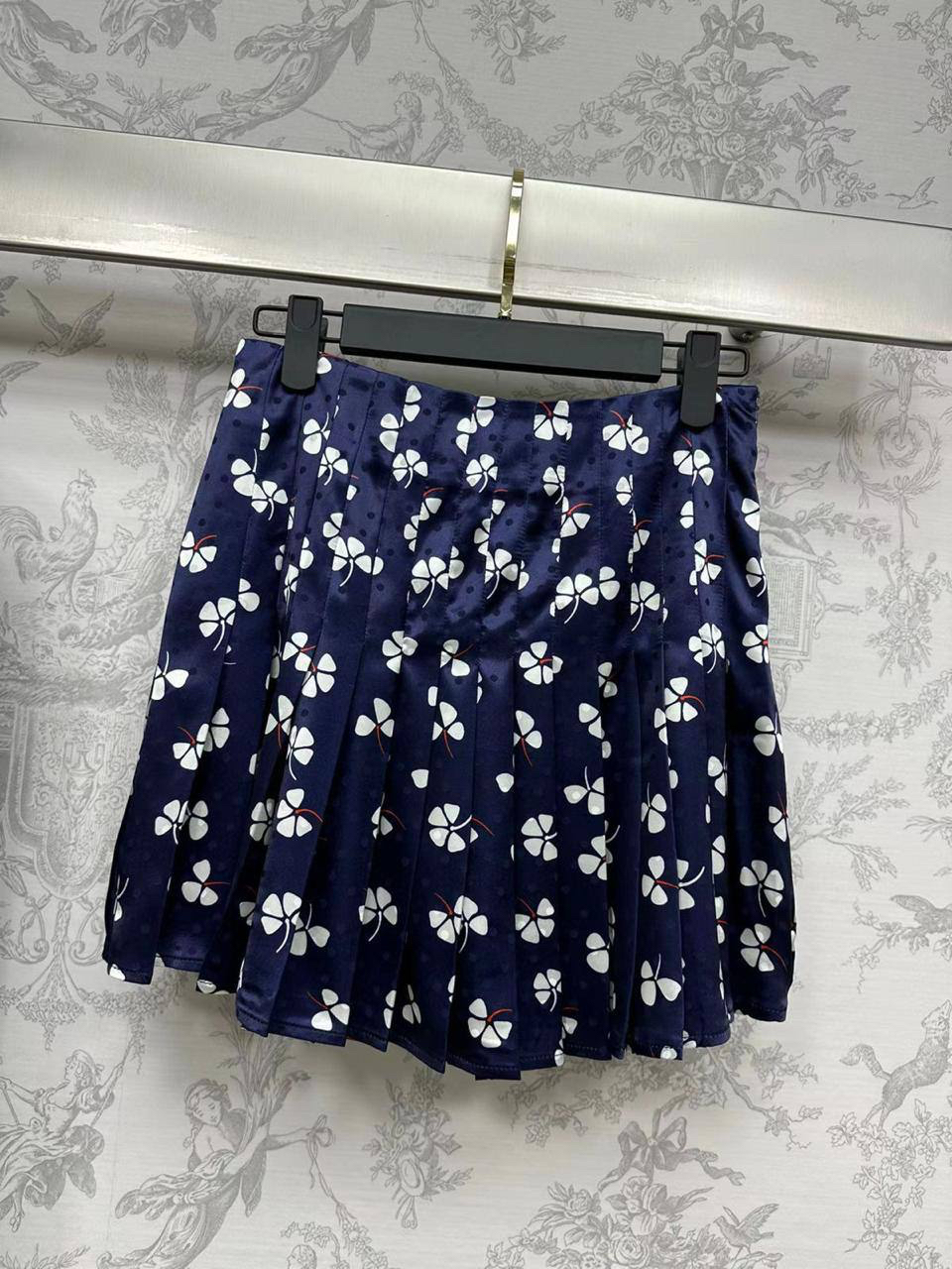 КОСТЮМ PRADA детальное фото