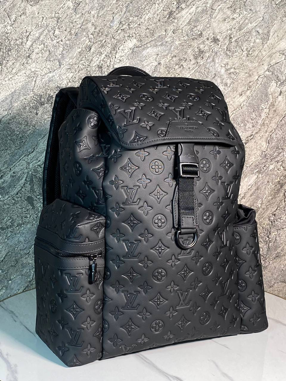 МУЖСКОЙ РЮКЗАК LOUIS VUITTON детальное фото