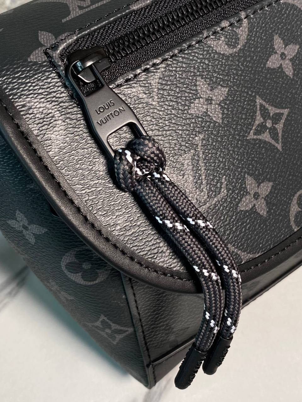 МУЖСКАЯ СУМКА МЕССЕНДЖЕР LOUIS VUITTON детальное фото