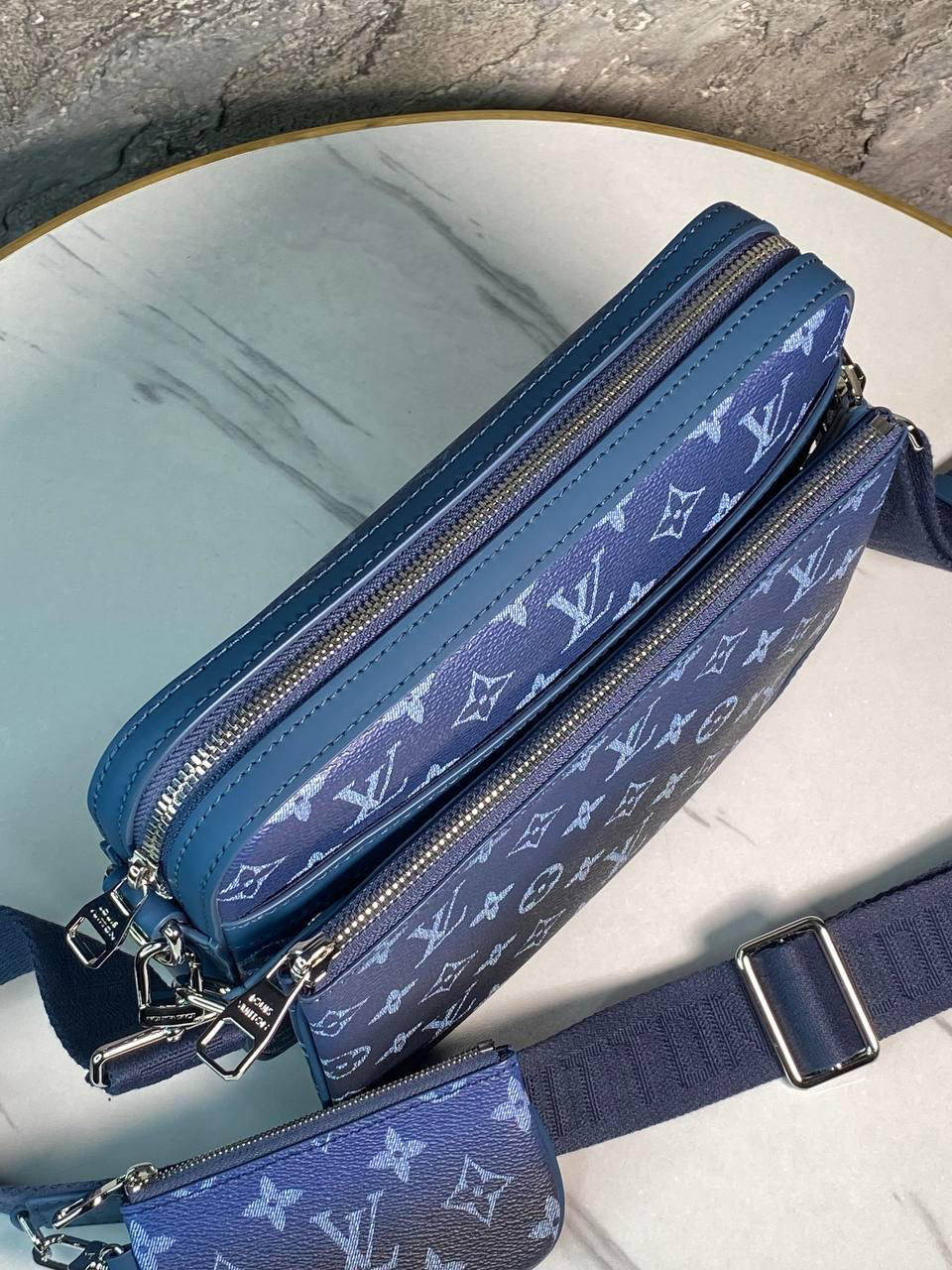 МУЖСКАЯ СУМКА МЕССЕНДЖЕР LOUIS VUITTON детальное фото