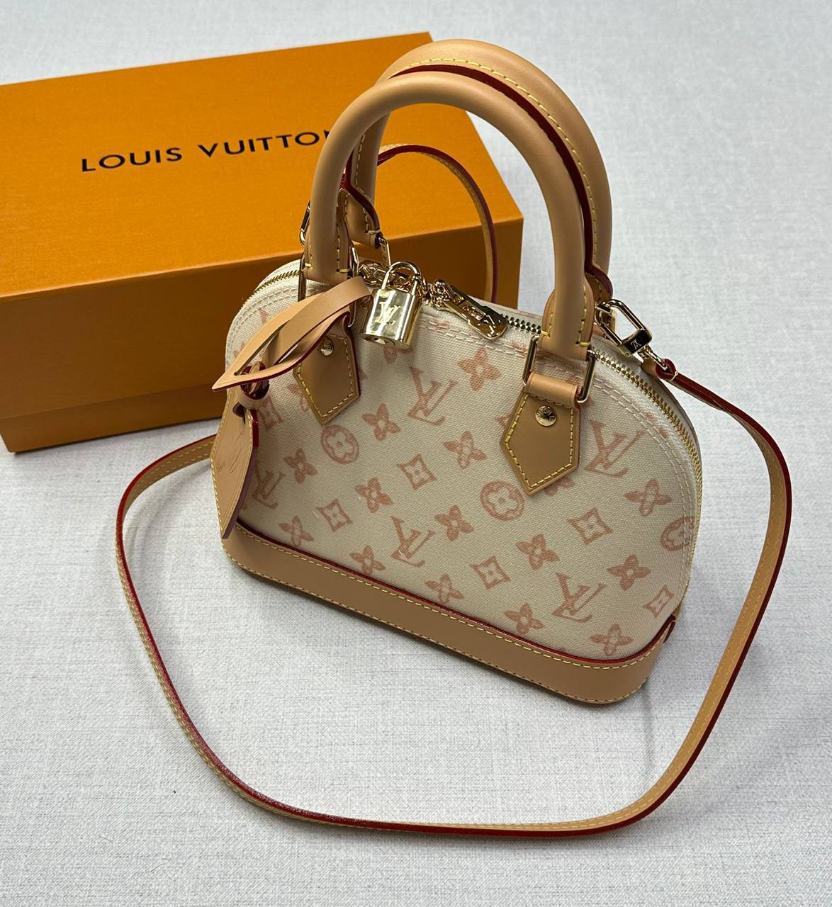 СУМКА LOUIS VUITTON детальное фото
