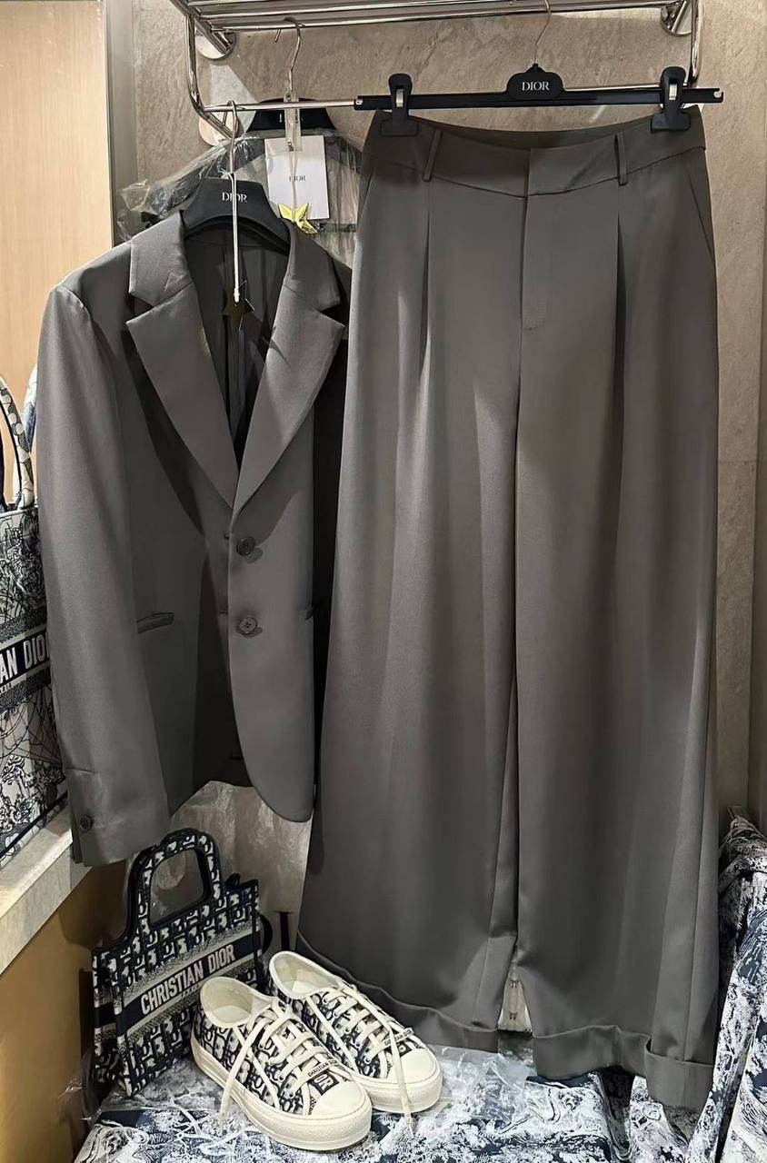 КОСТЮМ CHRISTIAN DIOR детальное фото