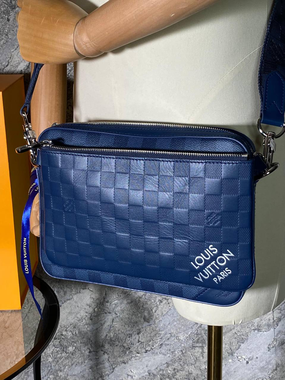 МУЖСКАЯ СУМКА МЕССЕНДЖЕР LOUIS VUITTON детальное фото